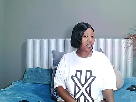 Snapshot of SavageHoney chatting on 11-28-25, 07:36 SavageHoney online show from 11-28-25, 07:36