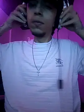 Snapshot of Aron_Shelby chatting on 12-01-25, 03:29 Aron Shelby online show from 12-01-25, 03:29