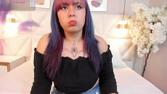 Snapshot of Vera_Gold_ chatting on 11-25-25, 03:40 Vera Gold online show from 11-25-25, 03:40