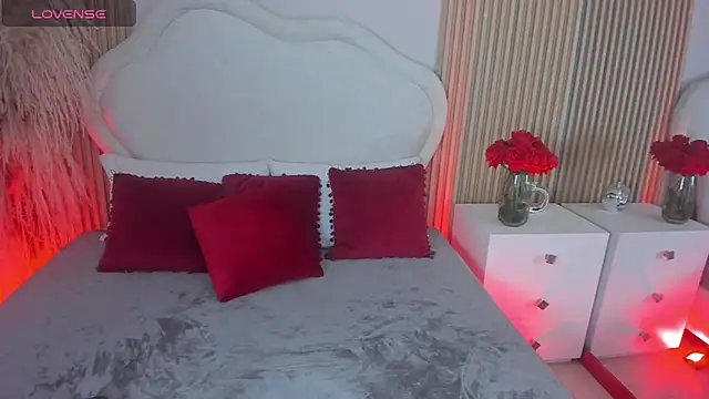 Snapshot of Vera_Gold_ chatting on 12-23-25, 03:39 Vera Gold online show from 12-23-25, 03:39