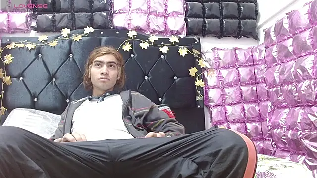 Snapshot of andresdark_07 chatting on 11-30-25, 03:07 andresdark 07 online show from 11-30-25, 03:07