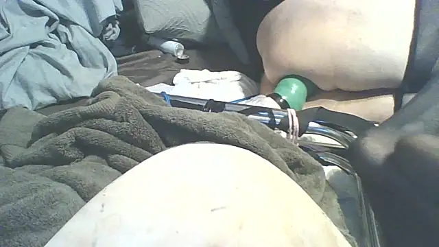 xxxenzo1 online show from 12-16-25, 01:04