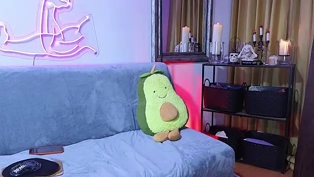 MightyLaura1 online show from 04-14-26, 12:04