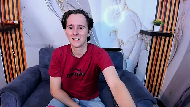 Snapshot of Aaron_LatinMen2 chatting on 11-25-25, 03:40 Aaron LatinMen2 online show from 11-25-25, 03:40