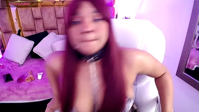 Snapshot of Scarlett_Vixen_ chatting on 11-28-25, 01:06 Scarlett Vixen online show from 11-28-25, 01:06