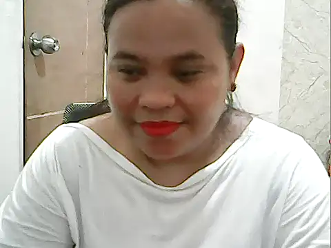 Snapshot of cutechubby chatting on 05-17-26, 10:48 cutechubby online show from 05-17-26, 10:48