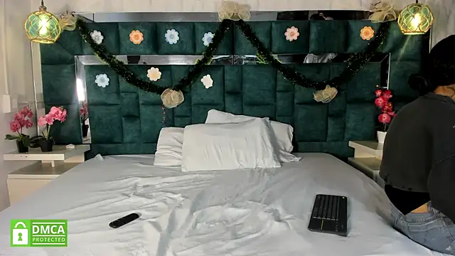 Snapshot of _bonnyandclyde chatting on 01-06-26, 11:58 bonnyandclyde online show from 01-06-26, 11:58