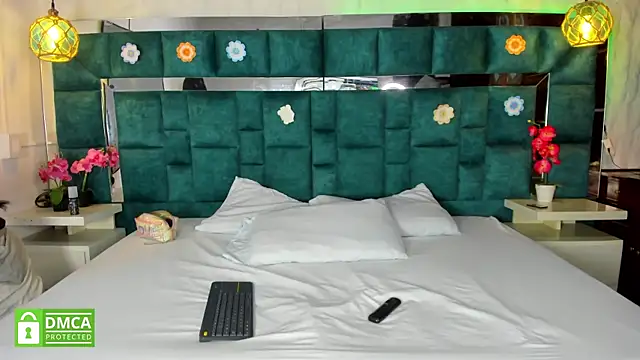 Snapshot of _bonnyandclyde chatting on 01-12-26, 12:34 bonnyandclyde online show from 01-12-26, 12:34