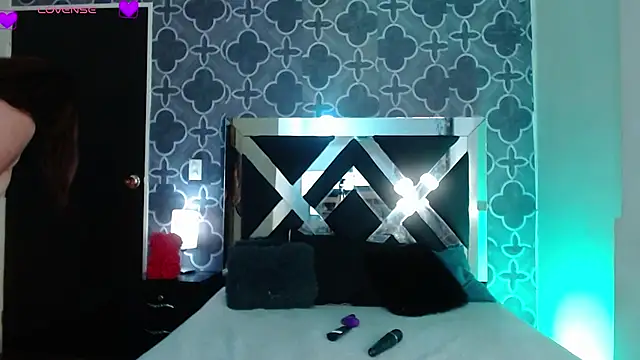 AdeleCruzz online show from 11-26-25, 10:10