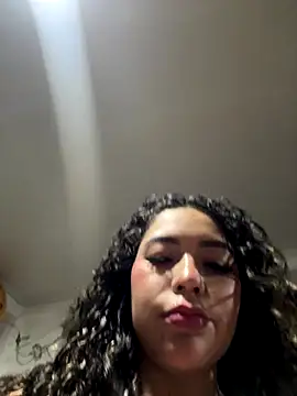 VictoriaaRose online show from 12-16-25, 11:09