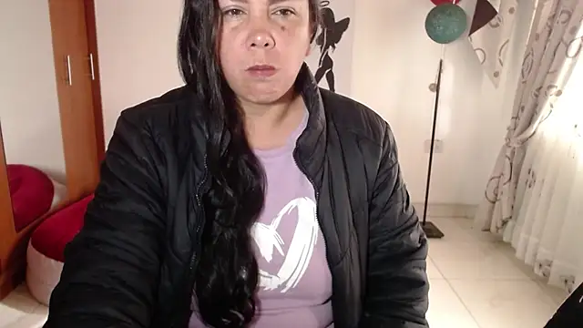 Snapshot of vivian-milf chatting on 01-07-26, 12:43 vivian-milf online show from 01-07-26, 12:43