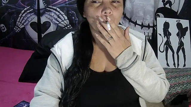 Snapshot of vivian-milf chatting on 06-09-26, 02:34 vivian-milf online show from 06-09-26, 02:34