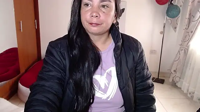 Snapshot of vivian-milf chatting on 11-26-25, 01:22 vivian-milf online show from 11-26-25, 01:22