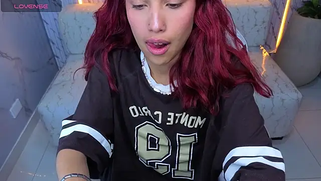 Saphire Tx online show from 12-22-25, 01:33