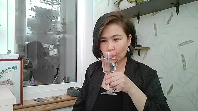 Nettie Allie online show from 12-16-25, 08:51