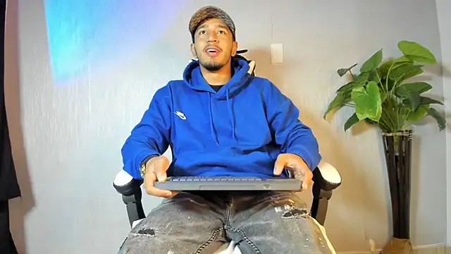 Snapshot of Brand_Collins chatting on 02-04-26, 11:16 Brand Collins online show from 02-04-26, 11:16