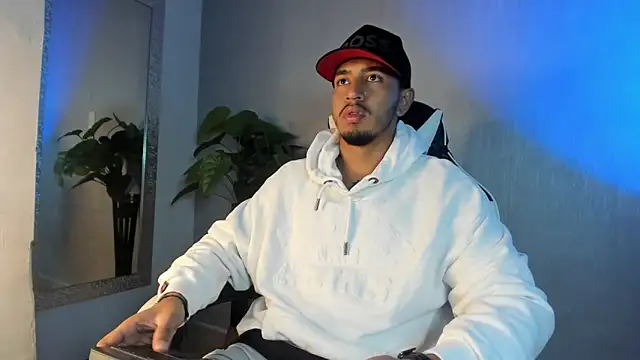 Snapshot of Brand_Collins chatting on 02-08-26, 11:30 Brand Collins online show from 02-08-26, 11:30