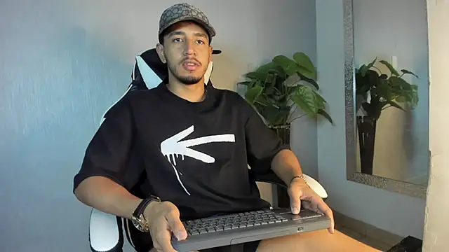 Snapshot of Brand_Collins chatting on 02-10-26, 11:53 Brand Collins online show from 02-10-26, 11:53