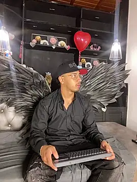 Snapshot of Brand_Collins chatting on 02-14-26, 01:00 Brand Collins online show from 02-14-26, 01:00