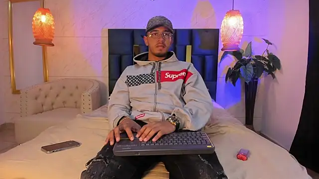 Brand Collins online show from 11-26-25, 01:11