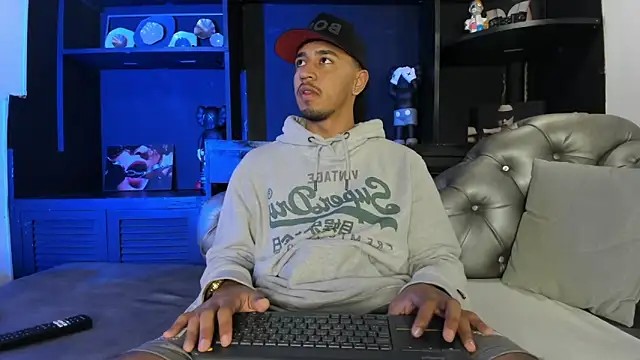 Snapshot of Brand_Collins chatting on 02-13-26, 11:43 Brand Collins online show from 02-13-26, 11:43