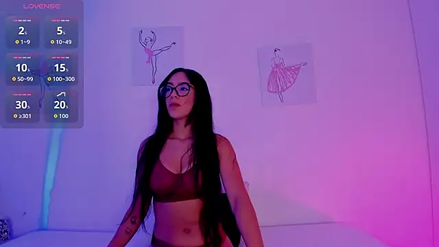 Klohewilliams  online show from 12-18-25, 12:31