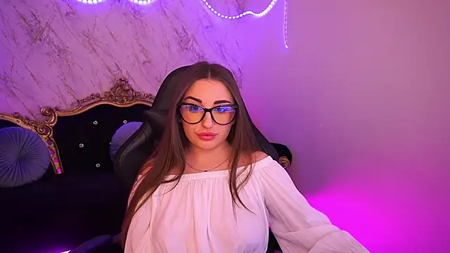 Snapshot of NaomiBaae chatting on 12-19-25, 10:34 NaomiBaae online show from 12-19-25, 10:34