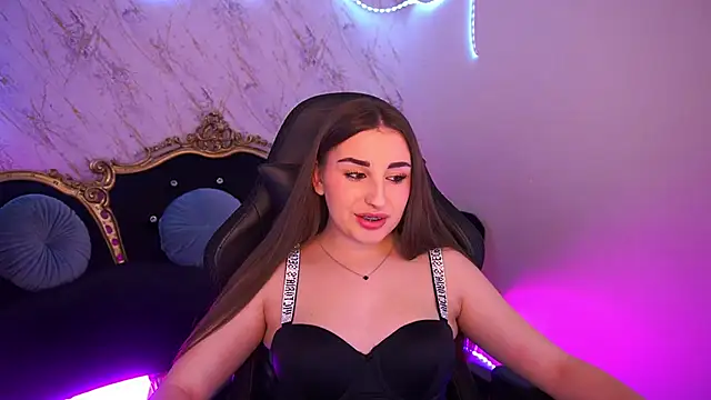 Snapshot of NaomiBaae chatting on 12-16-25, 11:20 NaomiBaae online show from 12-16-25, 11:20