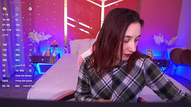 Snapshot of RoxieRay chatting on 05-19-26, 01:51 RoxieRay online show from 05-19-26, 01:51
