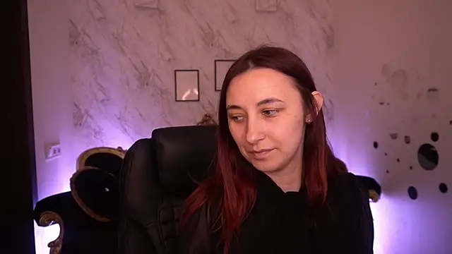 Snapshot of RoxieRay chatting on 06-02-26, 01:11 RoxieRay online show from 06-02-26, 01:11