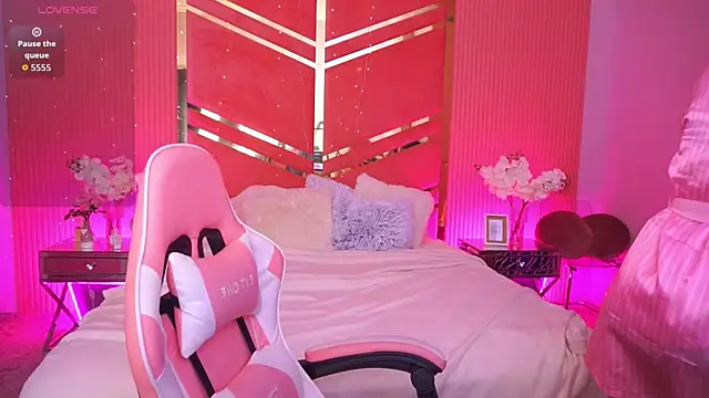 RoxieRay online show from 04-13-26, 01:26