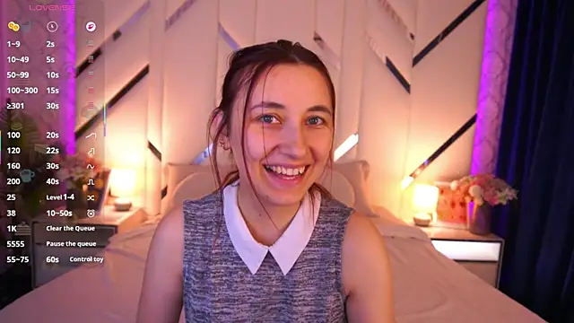 Snapshot of RoxieRay chatting on 06-06-26, 02:11 RoxieRay online show from 06-06-26, 02:11