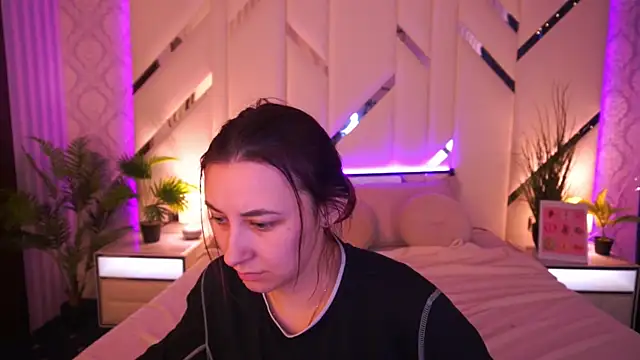 RoxieRay online show from 03-06-26, 07:25