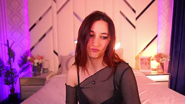 Snapshot of RoxieRay chatting on 05-15-26, 01:42 RoxieRay online show from 05-15-26, 01:42