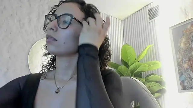 Snapshot of sarah_sluty chatting on 05-05-26, 02:14 sarah sluty online show from 05-05-26, 02:14