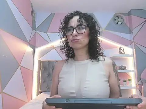 sarah sluty online show from 11-28-25, 02:23