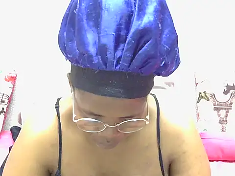 Snapshot of KittyPussyZA chatting on 12-14-25, 06:57 KittyPussyZA online show from 12-14-25, 06:57