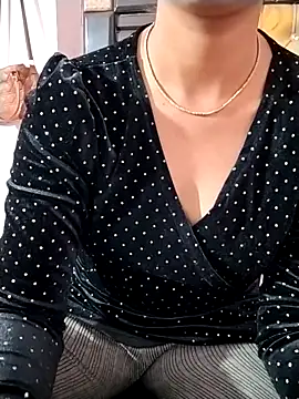 Snapshot of RASHMI_SHARMA9 chatting on 01-17-26, 07:50 RASHMI SHARMA9 online show from 01-17-26, 07:50