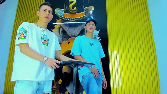 Snapshot of twink_scott_ chatting on 12-19-25, 08:33 twink scott online show from 12-19-25, 08:33