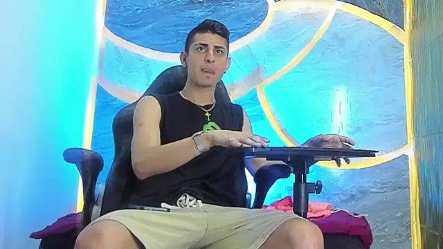 Snapshot of twink_scott_ chatting on 03-02-26, 01:51 twink scott online show from 03-02-26, 01:51