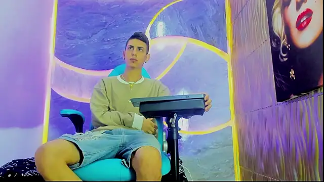 Snapshot of twink_scott_ chatting on 02-03-26, 05:16 twink scott online show from 02-03-26, 05:16