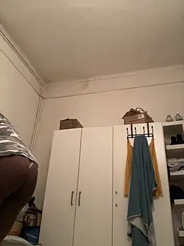    Hannah    online show from 12-23-25, 10:47