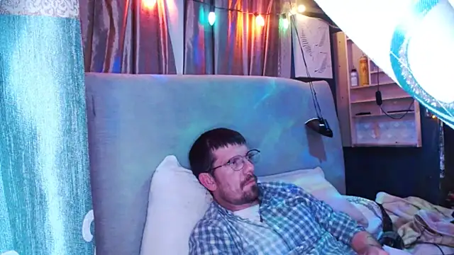 Roadie0187 online show from 12-21-25, 07:21