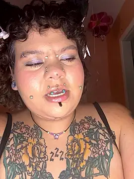 Snapshot of poisonvuitton chatting on 01-15-26, 05:33 poisonvuitton online show from 01-15-26, 05:33