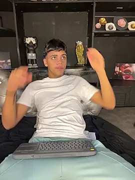 Isaac Collins  online show from 12-17-25, 08:36