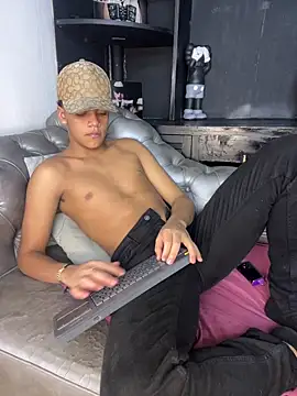 Isaac Collins  online show from 01-07-26, 04:39