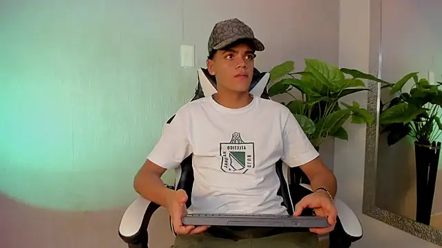 Isaac Collins  online show from 12-04-25, 08:30