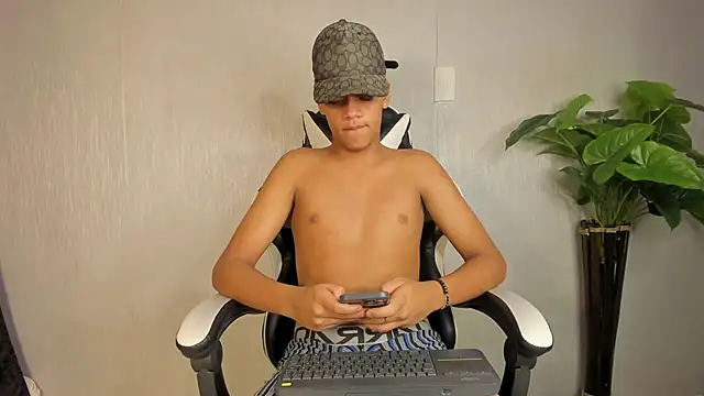 Isaac Collins  online show from 12-18-25, 08:41