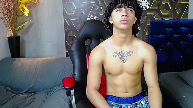 Snapshot of kim_curlyy chatting on 01-07-26, 02:33 kim curlyy online show from 01-07-26, 02:33