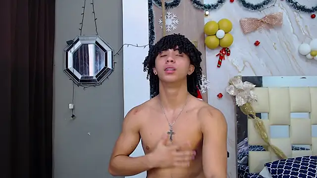 Snapshot of kim_curlyy chatting on 12-20-25, 04:32 kim curlyy online show from 12-20-25, 04:32